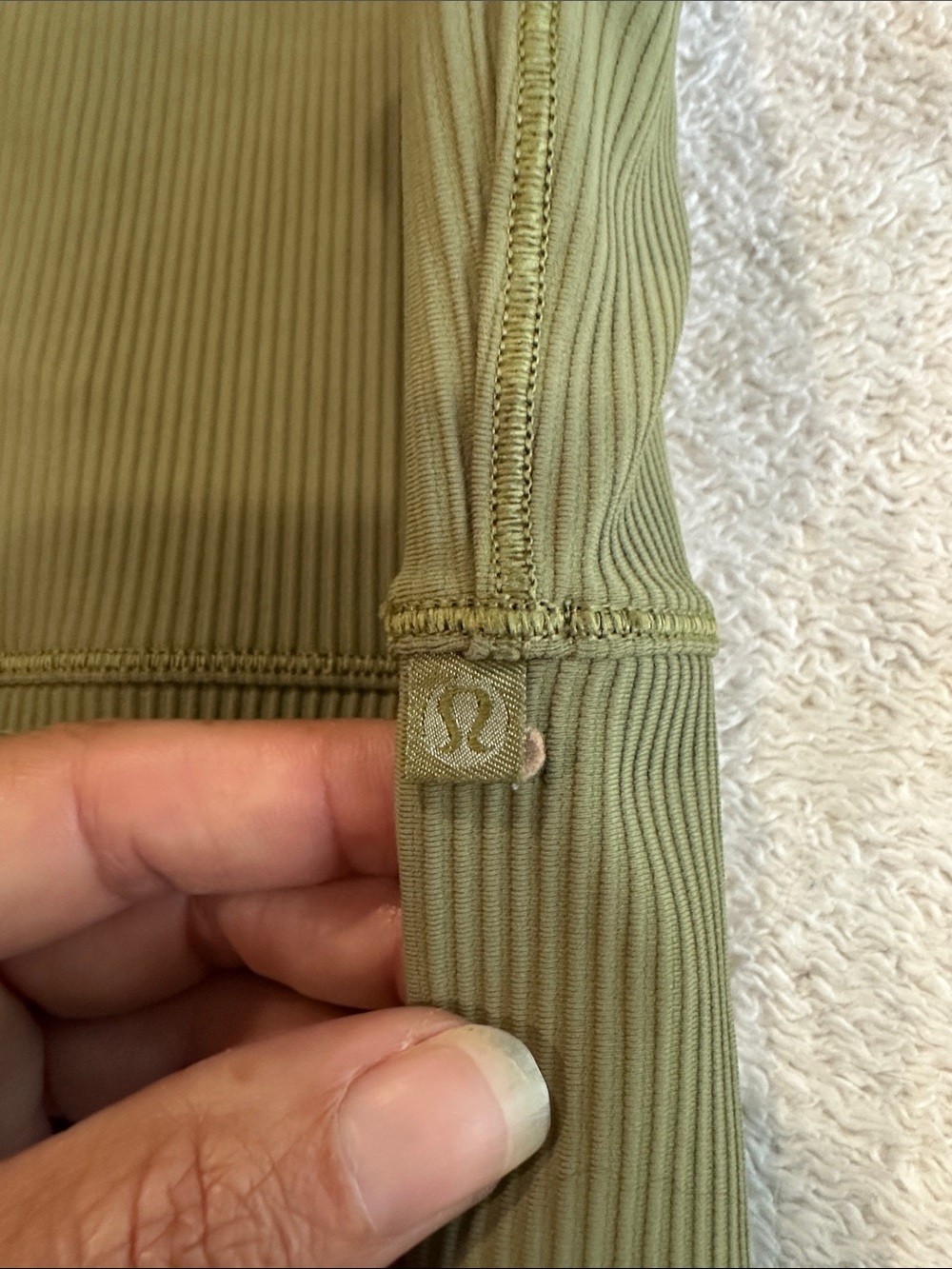 Lululemon- Ribbed crop Tank Top - Women size 0 no size tag anymore (flaw - Picture 3 of 3